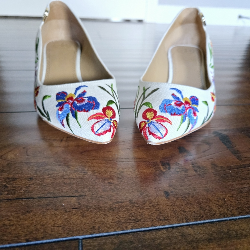 Tory Burch Elizabeth Painted Iris Embroidered Canvas Kitten Heel Pumps Size 8.5M - Picture 8 of 16
